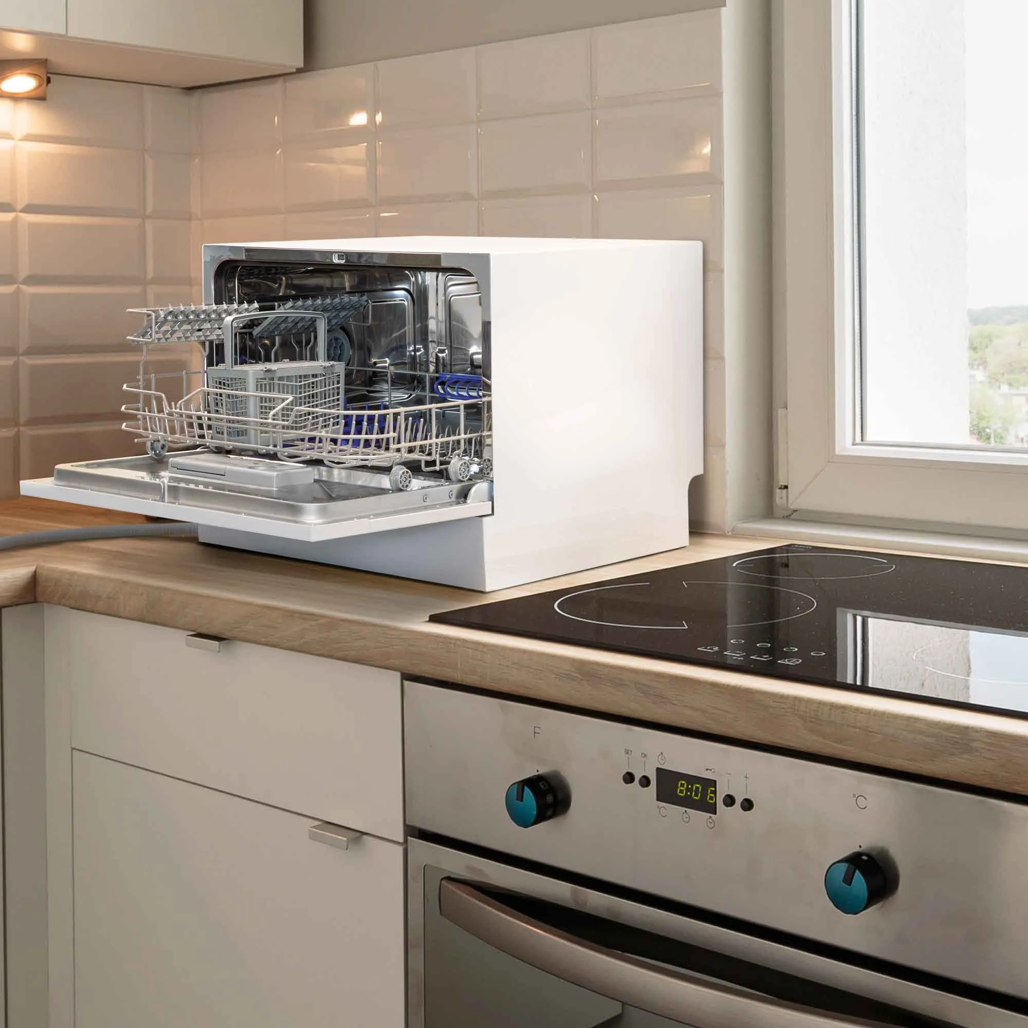 Compact Tabletop Dishwasher 6 Place Settings, 6 Programmes, Low Noise, 6.5L Cycle - White - DH83