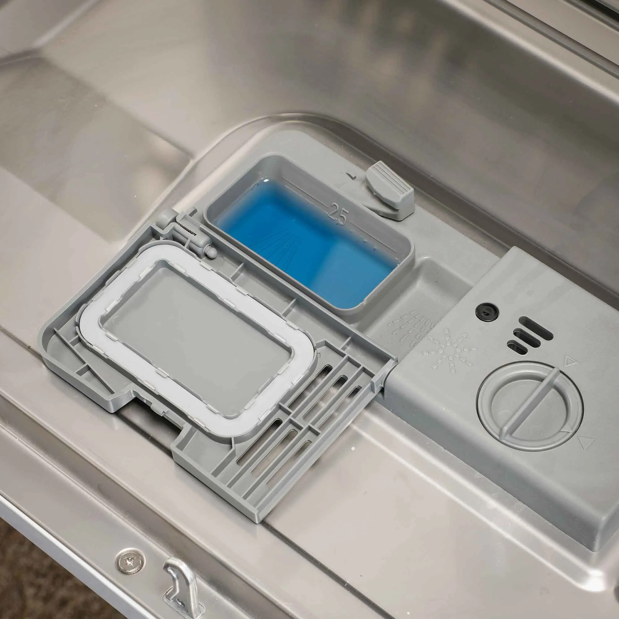 Compact Tabletop Dishwasher 6 Place Settings, 6 Programmes, Low Noise, 6.5L Cycle - White - DH83