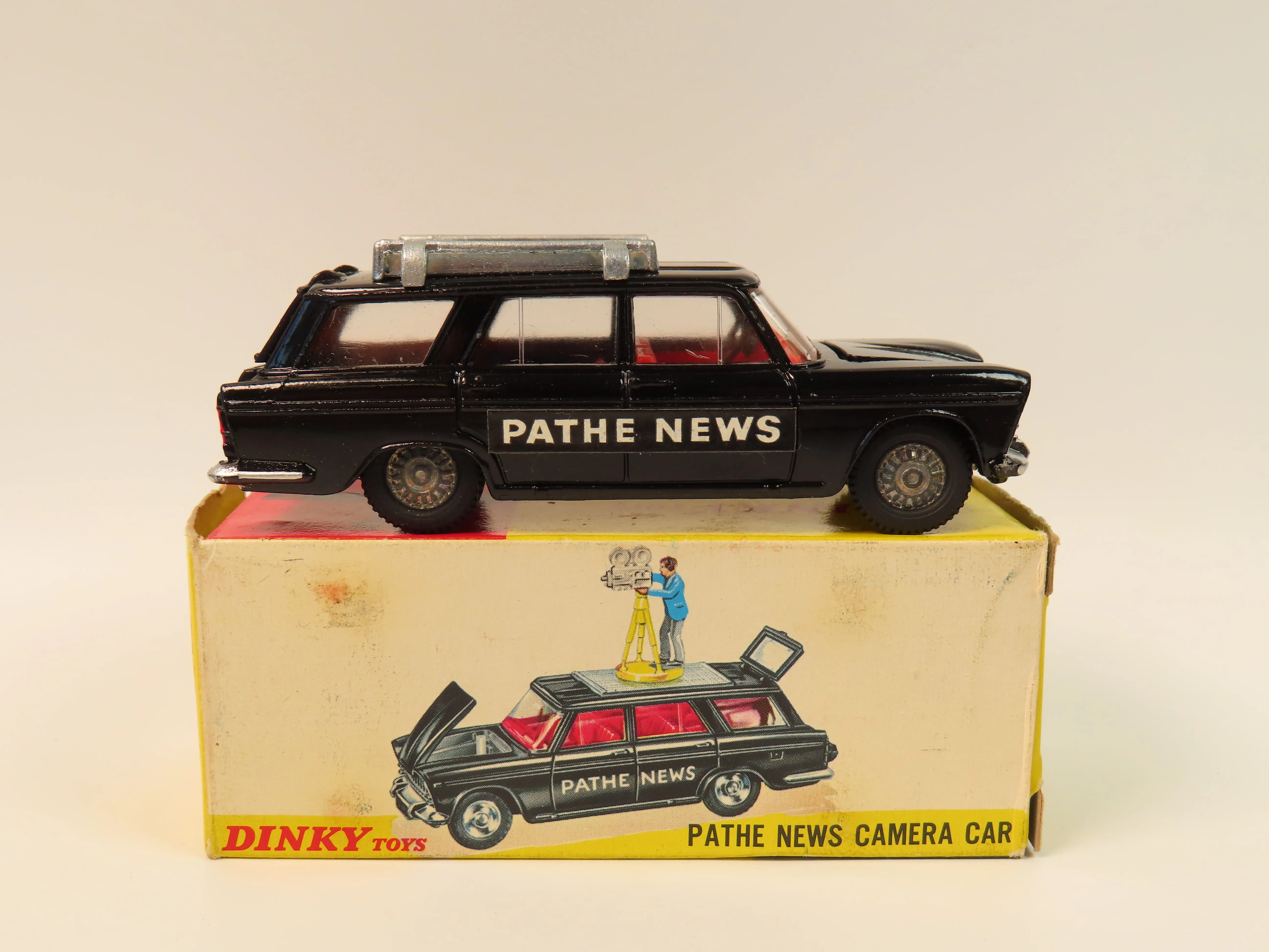 Dinky 281 Pathe News Camera Car, 99.9% Mint/Boxed! Super and rare model !
