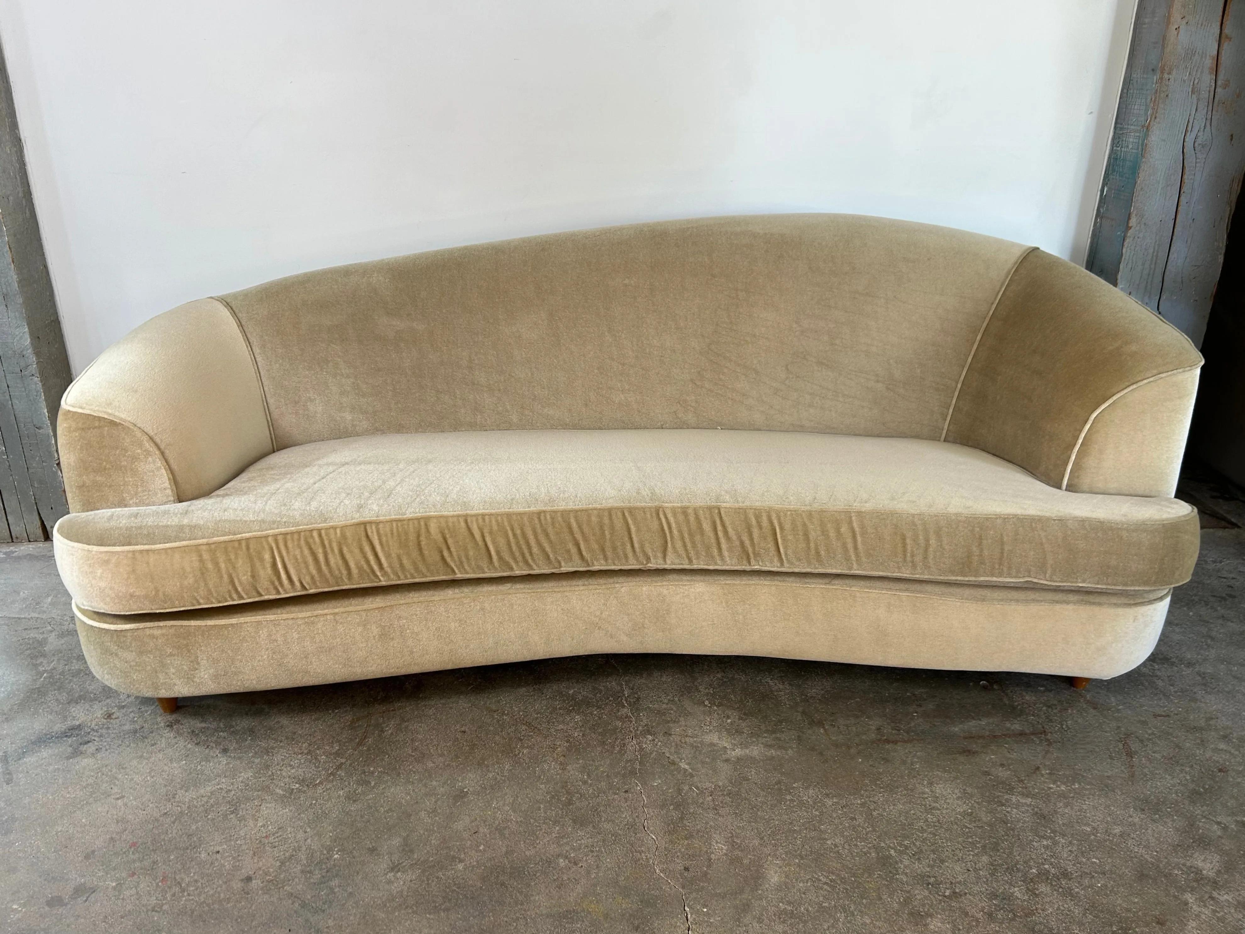 Mariaui Custom Beige Mohair Curved Sofa