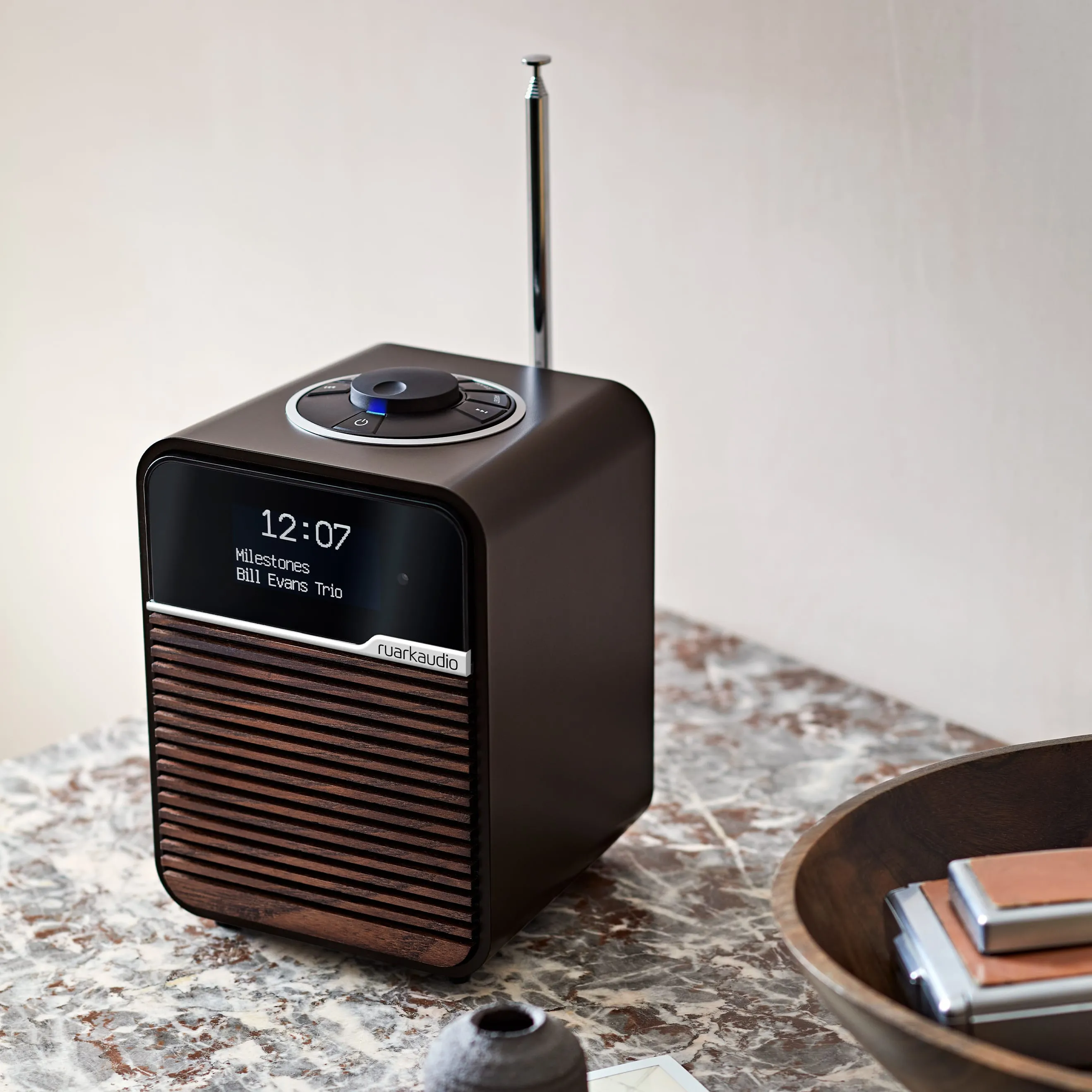 R1 Mk4 Premium Bluetooth Radio (graded)