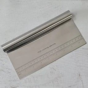 Scraper with handle